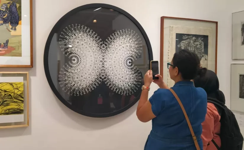 Seni yang Bisa Dihancurkan: Maret 2026, Kolektor Mulai Berburu Karya ‘Self-Destructing Art’ yang Justru Makin Mahal Setelah Rusak